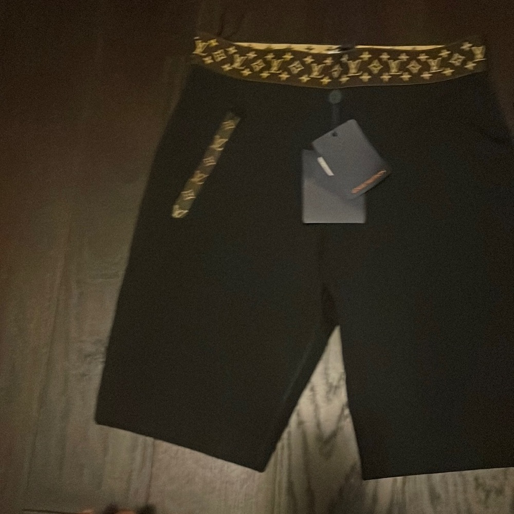 Louis Vuitton cycling shorts sz 40
